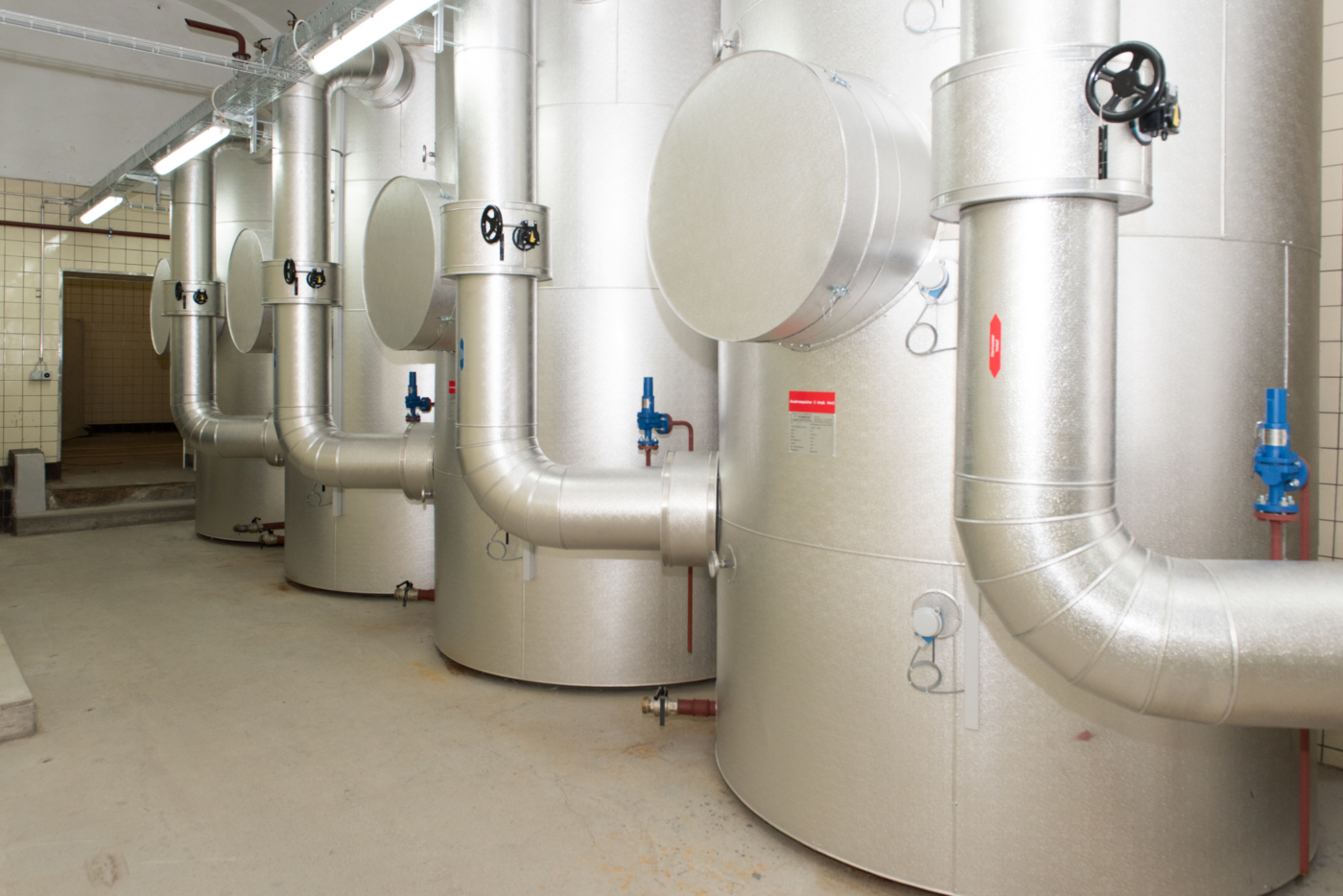Fotos zu dieser Medienmappe, Dank Abwärmenutzung bei der Produktion kann die Brauerei Energie ins Netz des Wärmeverbunds Rheinfelden einspeisen. Über 600 Haushaltungen werden mit Abwärme aus der Bierproduktion für Warmwasser und Heizung versorgt. © Copyright Feldschlösschen| Digitale Medienmappe «Feldschlösschen schaut in eine nachhaltige Zukunft», Feldschlösschen Getränke AG