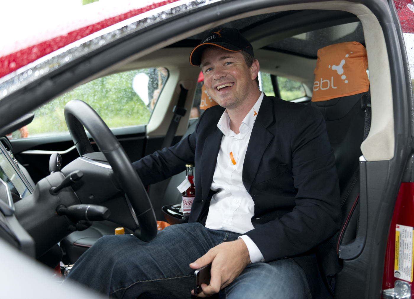 Fotos zu dieser Medienmappe, Der Initiator des Experiments Anwil, EBL CEO Tobias Andrist, ist überzeugter E-Fahrer. © Copyright | Digitale Medienmappe «Das Blackout blieb aus – Bilanz zum «Experiment Anwil»», EBL (Genossenschaft Elektra Baselland)