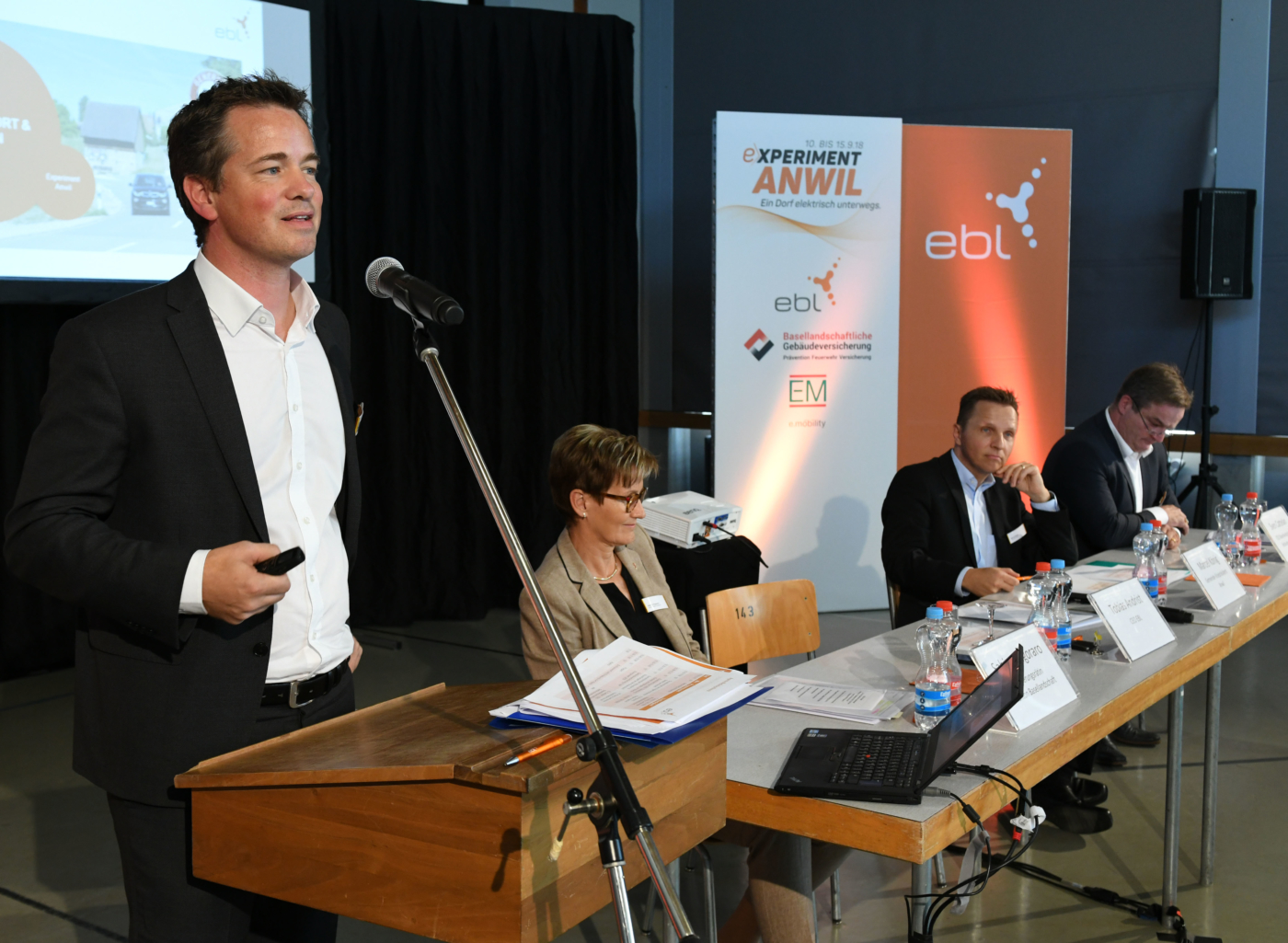 Fotos zu dieser Medienmappe, Tobias Andrist, CEO der EBL, spricht über die Anforderungen eines Energieversorgers. © Copyright | Digitale Medienmappe «Das Blackout blieb aus – Bilanz zum «Experiment Anwil»», EBL (Genossenschaft Elektra Baselland)