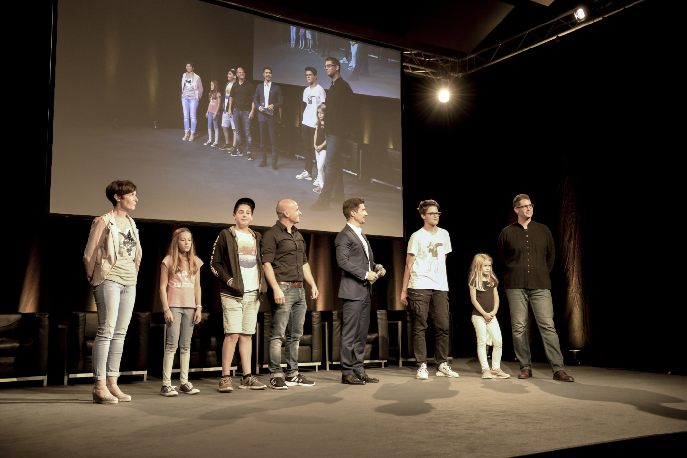 Fotos zu dieser Medienmappe, Die Teilnehmer-Familien Santoro und Baumgartner der Familien Challenge. © Copyright | Digitale Medienmappe «Das Blackout blieb aus – Bilanz zum «Experiment Anwil»», EBL (Genossenschaft Elektra Baselland)