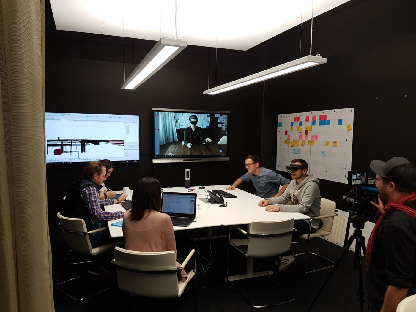 Medienbilder: digitale Anwendungsbeispiele aus der Praxis, Ortsunabhängige Kollaboration in der Cloud:
Das digitale Gebäudemodell und BIM-Daten in der Cloud ermöglichen den Fachleuten eine interdisziplinäre, ortsunabhängige Zusammenarbeit. © Copyright fsp Architekten| Digitale Medienmappe «Hochschule Luzern setzt neuen Massstab für die Ausbildung von digitalen Fachleuten im Bauwesen», Hochschule Luzern – Technik & Architektur