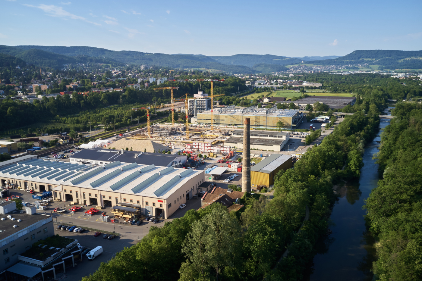Photos for this media folder, View from the motorway connection H18 Reinach Nord towards Gempen. The first building, with a total usable area of 25,000 m2, will be ready by the end of 2020. 70 percent of the space has already been let. © Copyright Bela Böke, arbel gmbh| Digitale Medienmappe «Laying the uptownBasel foundation stone: a quantum leap for the industry», uptownBasel