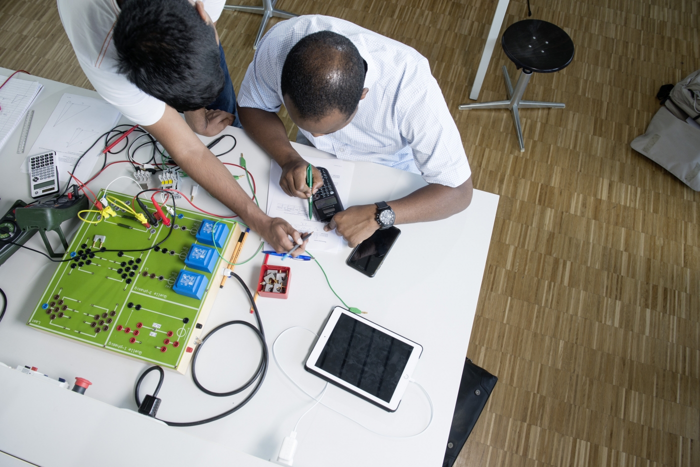 Medienbilder, Beim Digital Product Development unterstützen digitale Werkzeuge die Produktentstehung – eine Voraussetzung, welche für die Wettbewerbsfähigkeit von Unternehmen immer wichtiger wird. © Copyright Hochschule Luzern| Digitale Medienmappe «Hochschule Luzern bietet mit Studiengang «Digital Engineering» neue Chancen für Schweizer Industrie», Hochschule Luzern – Technik & Architektur