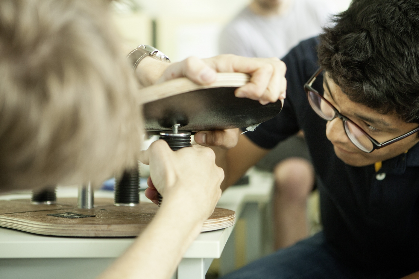 Medienbilder, Neben den notwendigen digitalen Kompetenzen lernen die Studierenden die Anwendung in praktischen Projekten gemeinsam mit der Industrie. © Copyright Hochschule Luzern| Digitale Medienmappe «Hochschule Luzern bietet mit Studiengang «Digital Engineering» neue Chancen für Schweizer Industrie», Hochschule Luzern – Technik & Architektur