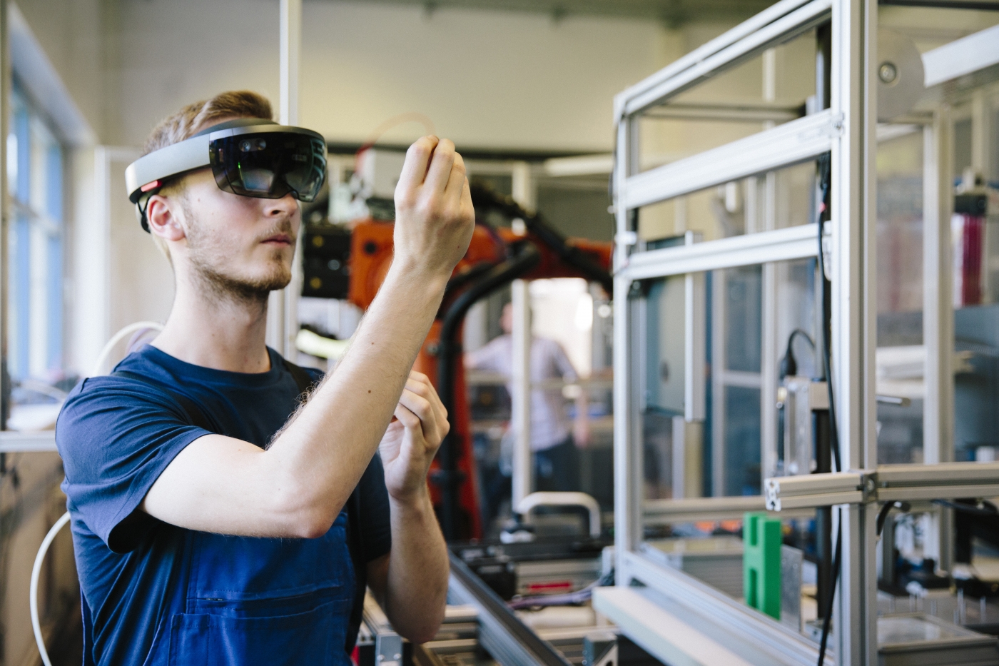 Medienbilder, Die Studierenden lernen in «Digital Engineering» die komplexen Anforderungen der Digitalisierung in der Industrie kennen. © Copyright Hochschule Luzern| Digitale Medienmappe «Hochschule Luzern bietet mit Studiengang «Digital Engineering» neue Chancen für Schweizer Industrie», Hochschule Luzern – Technik & Architektur