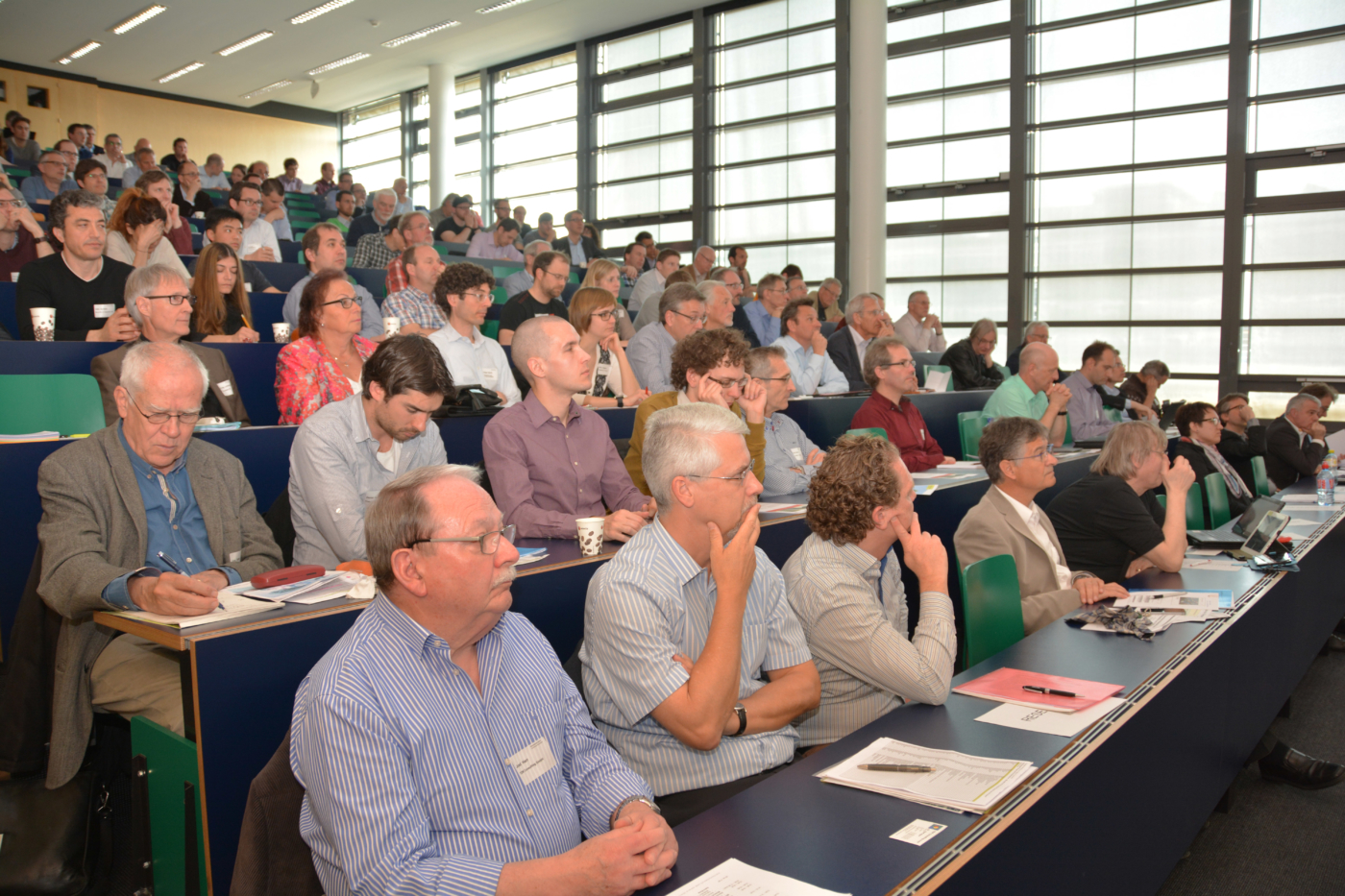 Fotos zu dieser Medienmappe, 120 Workshop Teilnehmer fanden sich trotz herrlich warmem Frühlingswetter in der Hochschule Luzern ein. © Copyright IEU Kommunikation AG| Digitale Medienmappe «Gebäudepark Schweiz als Energiespeicher: Wie lässt sich das grosse Potential sinnvoll nutzen?», Fachverein Gebäudetechnik und Energie SIA FGE