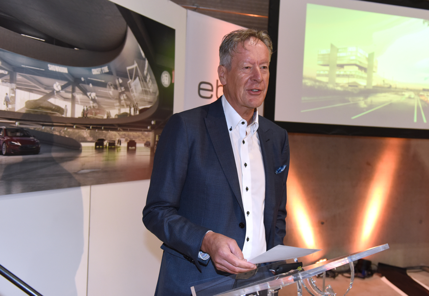 Fotos zu dieser Medienmappe, Urs Steiner, CEO EBL, eröffnet die Medienkonferenz Swiss E-Mobility Hub. © Copyright Pino Covino| Digitale Medienmappe «Swiss E-Mobility Hub: Innovationszentrum mit Europas grösster Ladestation und 100% lokaler erneuerbarer Energie», EBL (Genossenschaft Elektra Baselland)