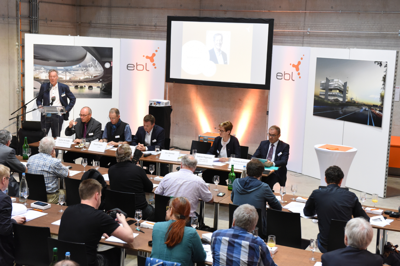 Fotos zu dieser Medienmappe, Die Referenten an der Medienkonferenz. © Copyright Pino Covino| Digitale Medienmappe «Swiss E-Mobility Hub: Innovationszentrum mit Europas grösster Ladestation und 100% lokaler erneuerbarer Energie», EBL (Genossenschaft Elektra Baselland)