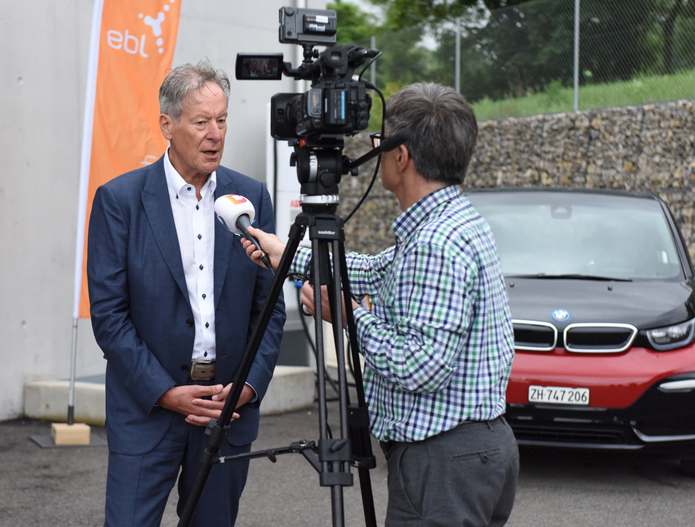 Fotos zu dieser Medienmappe, Urs Steiner im Interview. Die EBL treibt mit dem Projekt Swiss E-Mobility Hub die Elektromobilität voran. © Copyright Pino Covino| Digitale Medienmappe «Swiss E-Mobility Hub: Innovationszentrum mit Europas grösster Ladestation und 100% lokaler erneuerbarer Energie», EBL (Genossenschaft Elektra Baselland)