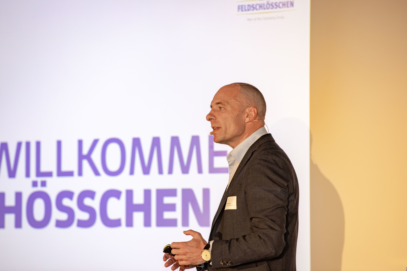 Fotos zu dieser Medienmappe, Gastgeber Thomas Amstutz, CEO Feldschlösschen, begrüsste das Fachpublikum. © Copyright Feldschlösschen| Digitale Medienmappe «Feldschlösschen schaut in eine nachhaltige Zukunft», Feldschlösschen Getränke AG