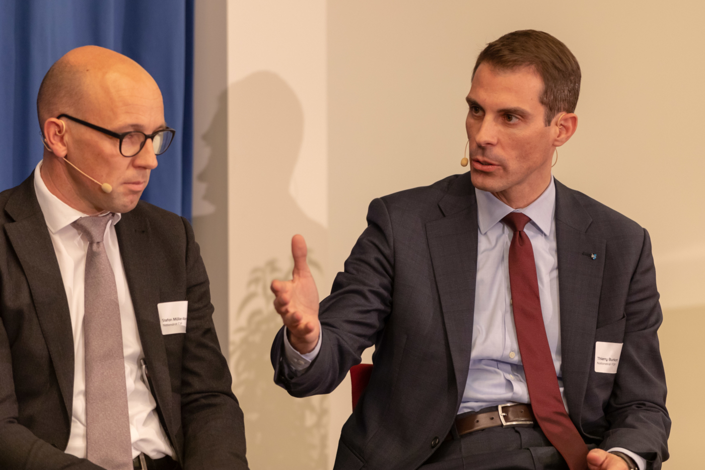 Fotos zu dieser Medienmappe, Die beiden Energiepolitiker Stefan Müller-Altermatt, Nationalrat CVP, und Thierry Burkart, Nationalrat FDP, im Gespräch. © Copyright Feldschlösschen| Digitale Medienmappe «Feldschlösschen schaut in eine nachhaltige Zukunft», Feldschlösschen Getränke AG