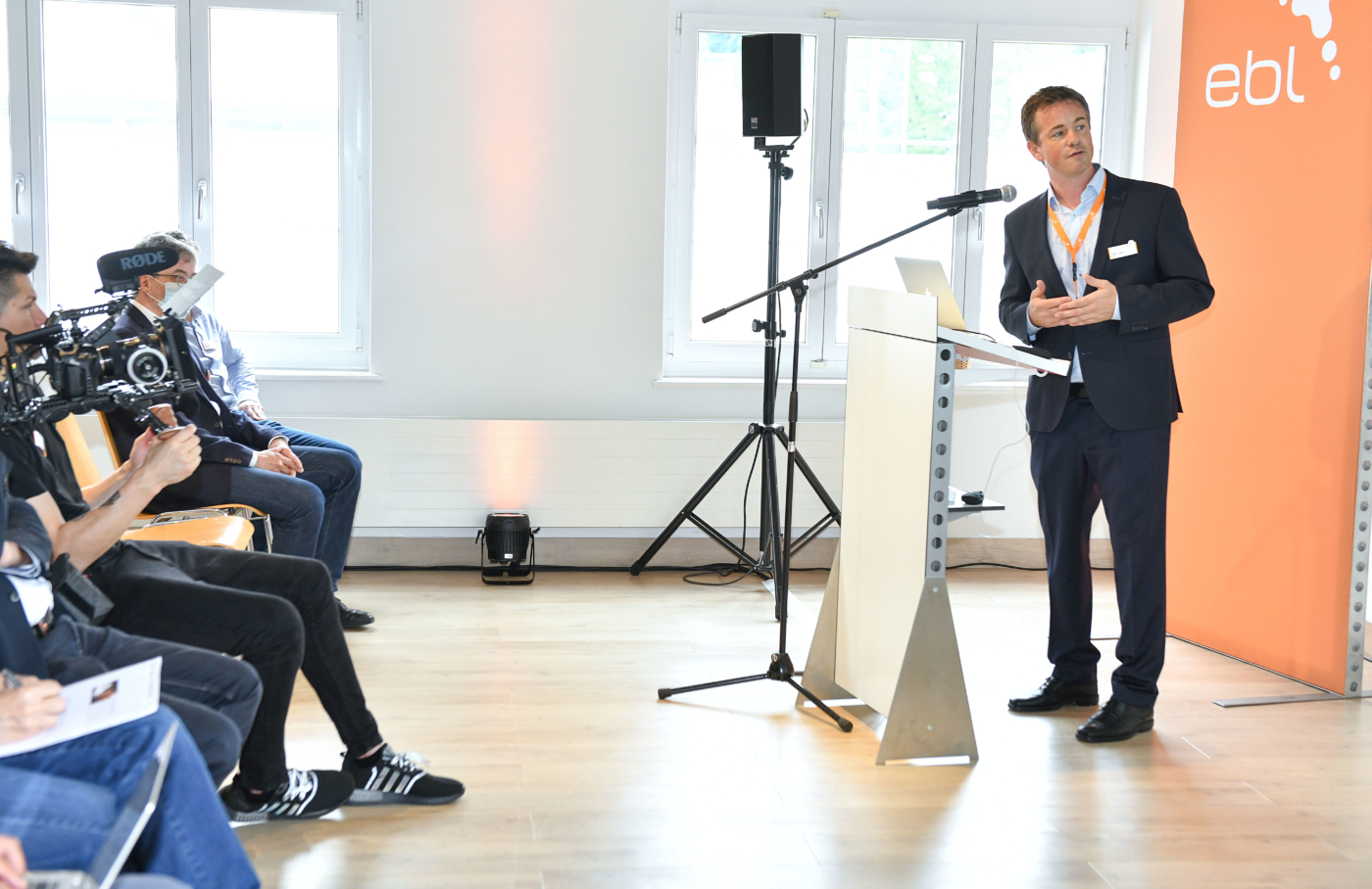 Medienbilder, Medienvertreter und weitere geladene Gäste wurden über das Projekt informiert, in welches die EBL total rund 72 Millionen Franken investiert. © Copyright Pino Covino| Digitale Medienmappe «Operation am offenen Herzen – EBL baut für 72 Millionen Franken den Grosswärmeverbund Liestal», EBL (Genossenschaft Elektra Baselland)