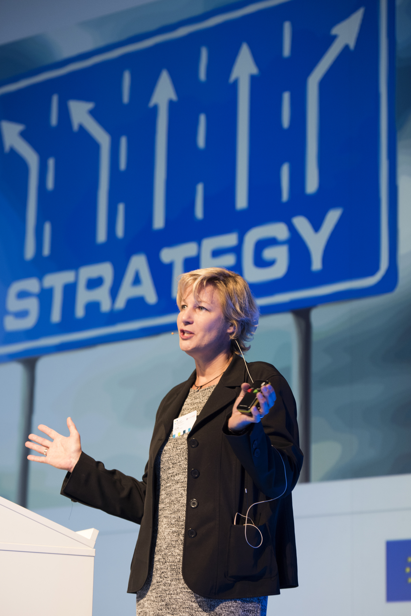 Fotos zu dieser Medienmappe, Ilka May, Co-Chair EU BIM Task Group, eröffnete mit ihrem Referat den Themenblock «Politik & Wirtschaft». © Copyright Aissa Tripodi| Digitale Medienmappe «Die digitale Transformation der Schweizer Bauwirtschaft findet statt», Bauen digital Schweiz