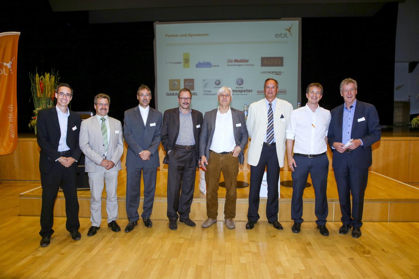 Fotos zu dieser Medienmappe, Thomas, Lauber (BLKB), Stefan Löw (Gemeinderat Pratteln), Marcel Corpataux (EBL), Marco Piffaretti (Protoscar), Ruedi Brassel (SP), Hanspeter Weibel (SVP), Tobias Andrist (EBL) und Urs Steiner (EBL) v.l.n.r. © Copyright Pino Covino| Digitale Medienmappe «Ein starkes Zeichen für die Elektromobilität im Baselbiet», EBL (Genossenschaft Elektra Baselland)