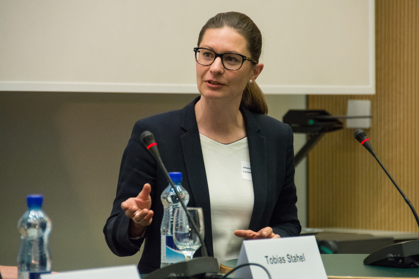 Fotos zu dieser Medienmappe, Johanna Gerum, Projektentwicklerin Zug Estates AG © Copyright IEU Kommunikation AG| Digitale Medienmappe «Vom Smart Building zur Smart City – ein Zeichen für die Vernetzung der Disziplinen», Fachverein Gebäudetechnik und Energie SIA FGE