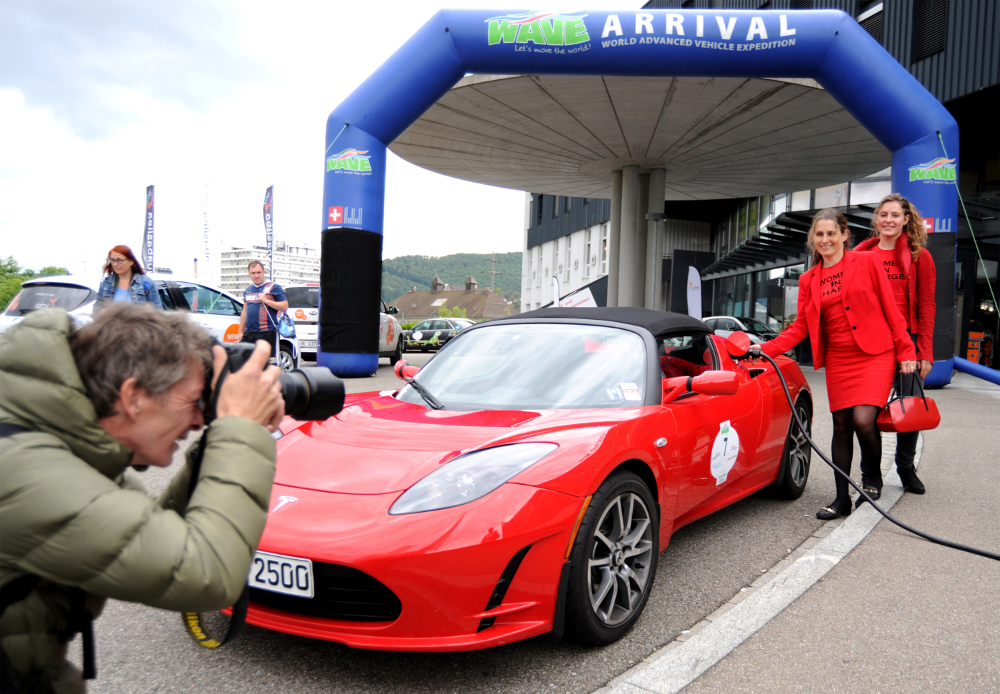 Fotos zu dieser Medienmappe, Die EBL realisierte bisher drei Ladestationen, wie hier in Pratteln beim Aquabasilea, zwei befinden sich im Bau, fünf weitere sind in Planung. © Copyright Pino Covino| Digitale Medienmappe «145 Prozent mehr Elektrofahrzeuge in einem Jahr», EBL (Genossenschaft Elektra Baselland)