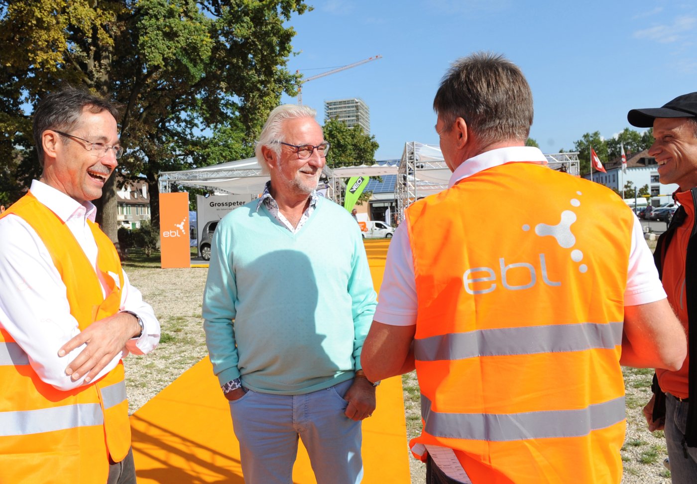Fotos zu dieser Medienmappe, Marcel Corpataux, Projektleiter Elektromobilität EBL, und Beat Stingelin, Gemeindepräsident Pratteln, im Gespräch. © Copyright Pino Covino| Digitale Medienmappe «Ein starkes Zeichen für die Elektromobilität im Baselbiet», EBL (Genossenschaft Elektra Baselland)
