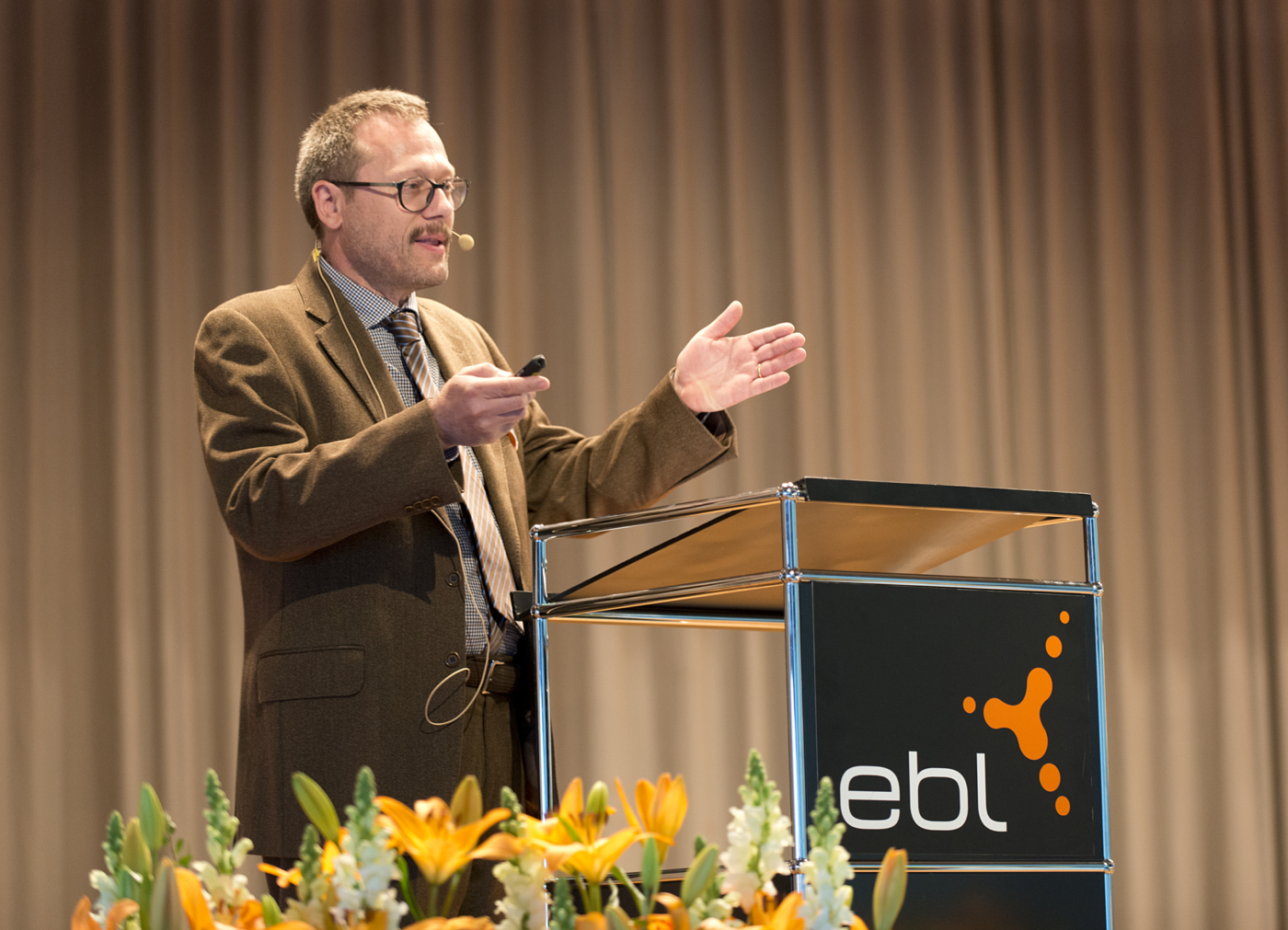 Marco Piffaretti, Geschäftsführer Protoscar SA, informierte die Besucher über die Situation in der Schweiz. © Copyright Joseph Riegger| Digitale Medienmappe «E-Mobility Erlebnistage in Sissach – Hunderte Besucher haben ein Elektrofahrzeug selber ausprobiert», EBL (Genossenschaft Elektra Baselland)