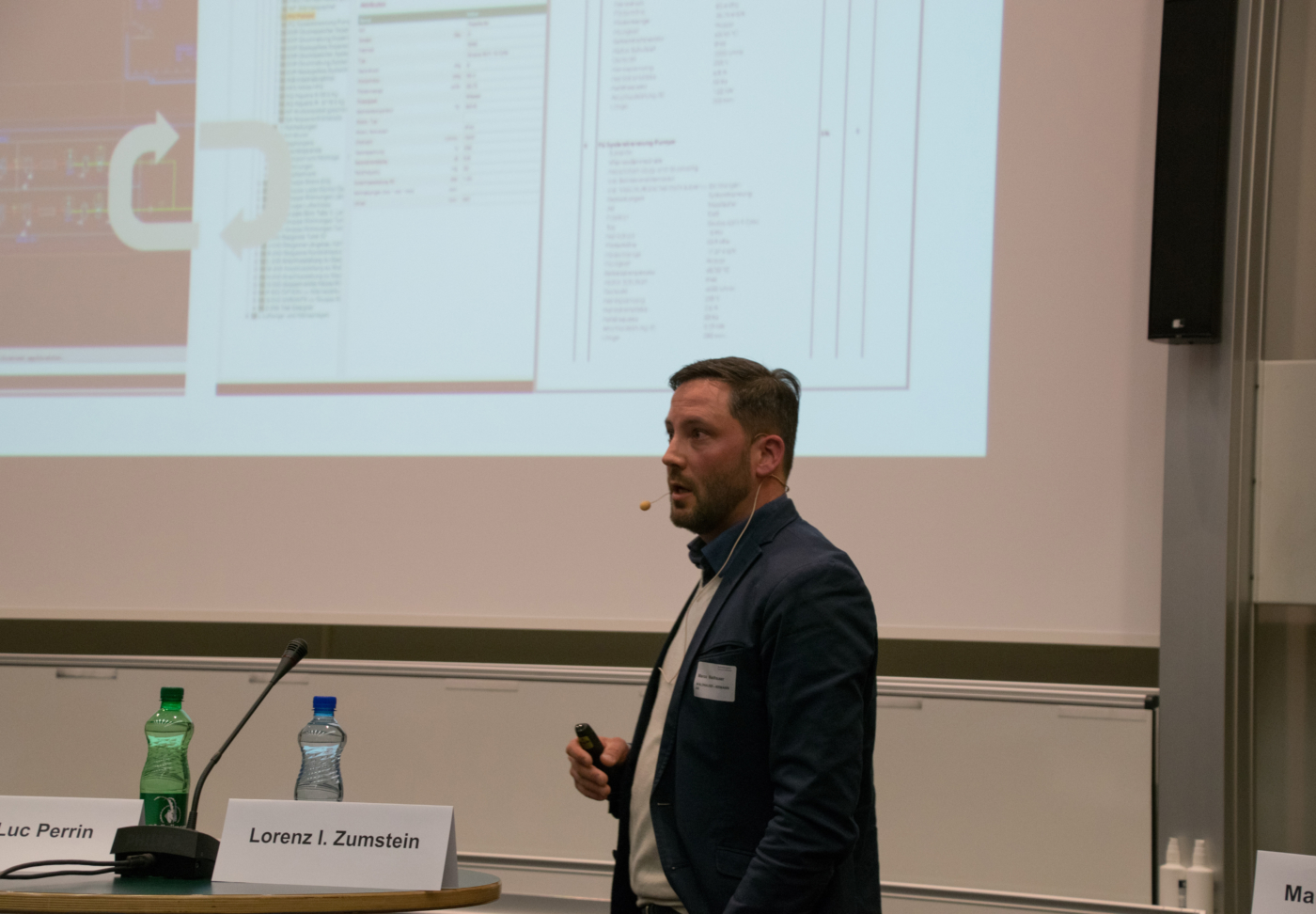 Fotos zu dieser Medienmappe, Marco Waldhauser, Mitinhaber WALDHAUSER + HERMANN AG, referierte über die Rolle von BIM in der Gebäudetechnik. © Copyright IEU Kommunikation AG| Digitale Medienmappe «Energieeffizienz und Digitalisierung – Zwei Megatrends treffen aufeinander: Welche Chancen bieten digitales Planen, Bauen und Betreiben der Energiezukunft?», Fachverein Gebäudetechnik und Energie SIA FGE