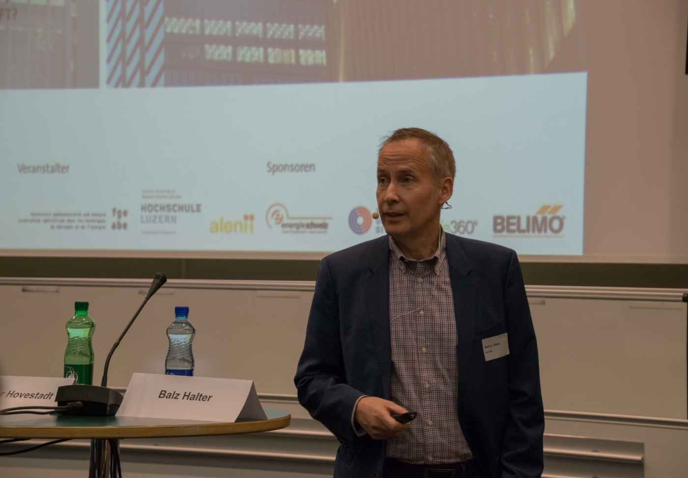 Fotos zu dieser Medienmappe, Markus Weber, Präsident SIA FGE, begrüsste die zahlreichen Workshop-Teilnehmer. © Copyright IEU Kommunikation AG| Digitale Medienmappe «Energieeffizienz und Digitalisierung – Zwei Megatrends treffen aufeinander: Welche Chancen bieten digitales Planen, Bauen und Betreiben der Energiezukunft?», Fachverein Gebäudetechnik und Energie SIA FGE