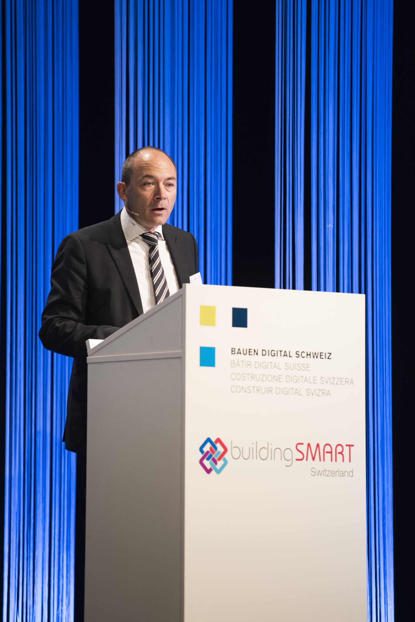 Fotos zu dieser Medienmappe, Pascal Bärtschi, CEO Losinger Marazzi AG, begrüsste die Teilnehmer im Namen des Kongresspartners. © Copyright Aissa Tripodi| Digitale Medienmappe «Die digitale Transformation der Schweizer Bauwirtschaft findet statt», Bauen digital Schweiz