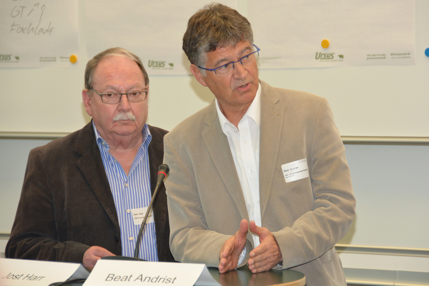 Fotos zu dieser Medienmappe, Jost Harr, CEO TZW Consulting GmbH, und Beat Andrist, Mitglied der Geschäftsleitung EBL, auf dem Podium © Copyright IEU Kommunikation AG| Digitale Medienmappe «Gebäudepark Schweiz als Energiespeicher: Wie lässt sich das grosse Potential sinnvoll nutzen?», Fachverein Gebäudetechnik und Energie SIA FGE