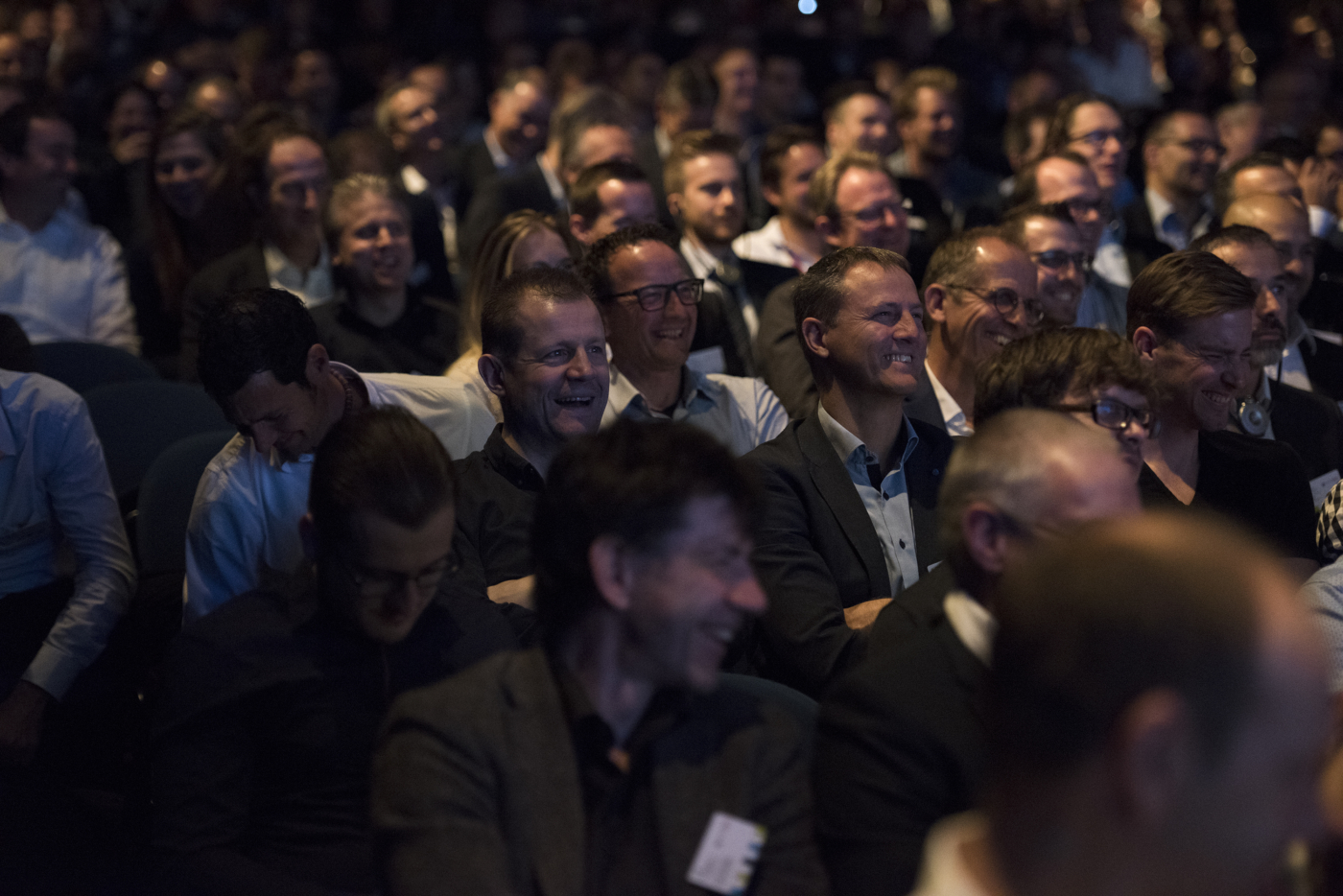 Fotos zu dieser Medienmappe, Mittagstief? Dank dem inspirierenden Beitrag von Gunter Dueck nach dem Lunch ein Fremdwort am Schweizer BIM Kongress 2017. © Copyright Aissa Tripodi| Digitale Medienmappe «Die digitale Transformation der Schweizer Bauwirtschaft findet statt», Bauen digital Schweiz