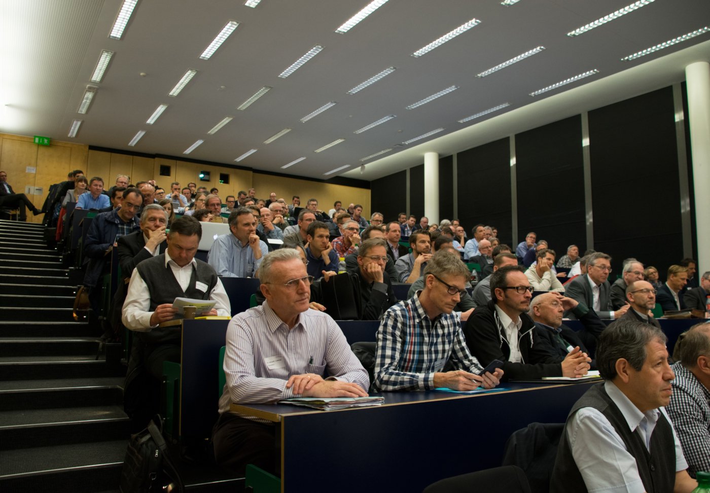 Fotos zu dieser Medienmappe, 160 Teilnehmerinnen und Teilnehmer – so viele wie noch nie – besuchten den Workshop. © Copyright IEU Kommunikation AG| Digitale Medienmappe «Energieeffizienz und Digitalisierung – Zwei Megatrends treffen aufeinander: Welche Chancen bieten digitales Planen, Bauen und Betreiben der Energiezukunft?», Fachverein Gebäudetechnik und Energie SIA FGE