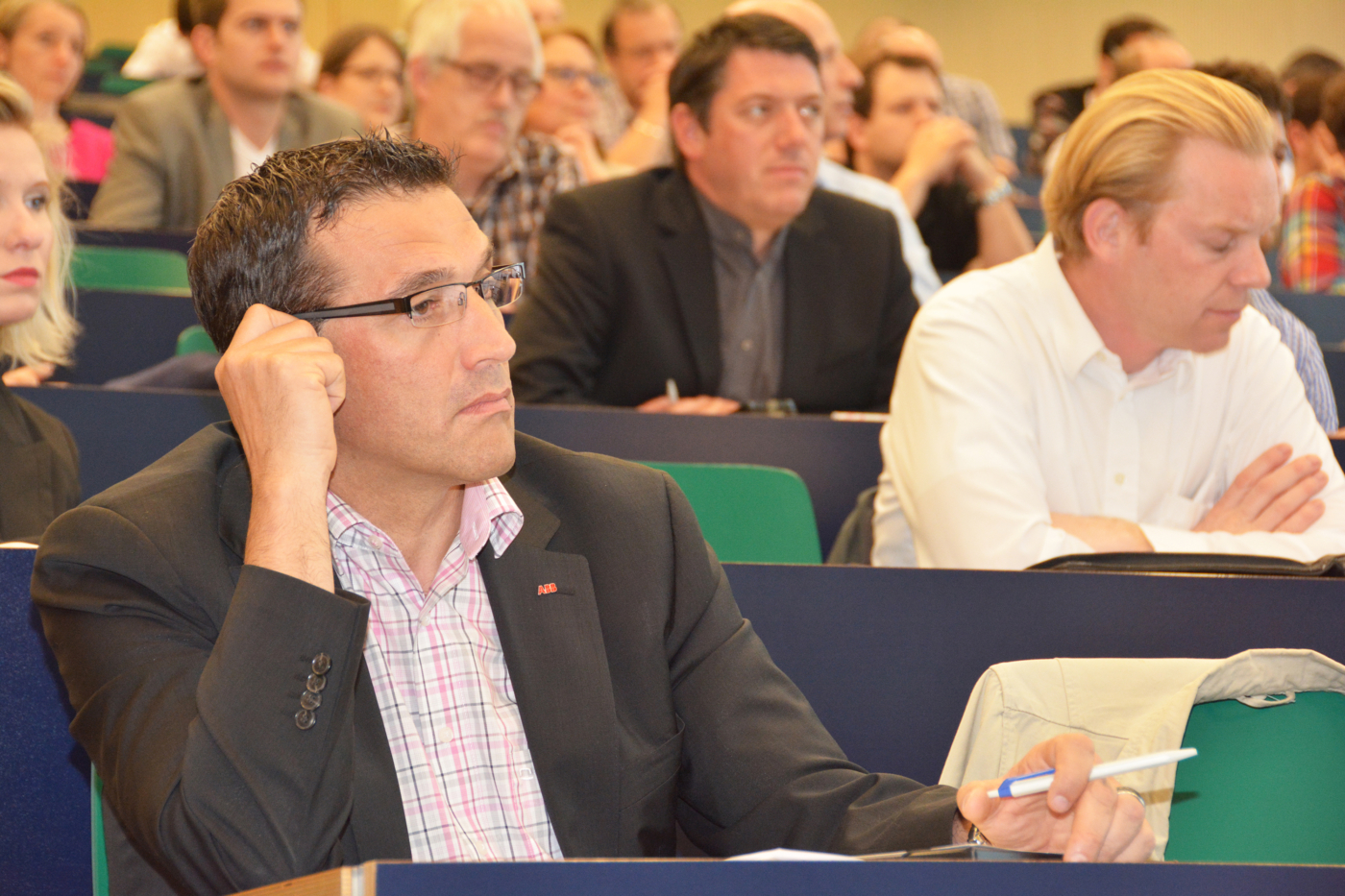 Bildergalerie, Gut 100 Fachpersonen besuchten den Workshop. © Copyright IEU Kommunikation AG| Digitale Medienmappe «Energieeffizienz durch Betriebsoptimierung – Was lässt sich von führenden Unternehmen lernen?», Fachverein Gebäudetechnik und Energie SIA FGE