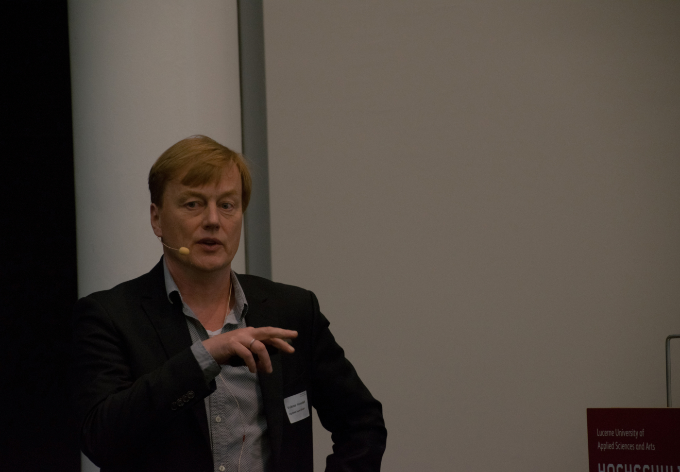 Fotos zu dieser Medienmappe, Volkmar Hovestadt, CEO digitales bauen GmbH, erläuterte die Veränderungen und Vereinfachungen der Planungspozesse durch BIM. © Copyright IEU Kommunikation AG| Digitale Medienmappe «Energieeffizienz und Digitalisierung – Zwei Megatrends treffen aufeinander: Welche Chancen bieten digitales Planen, Bauen und Betreiben der Energiezukunft?», Fachverein Gebäudetechnik und Energie SIA FGE