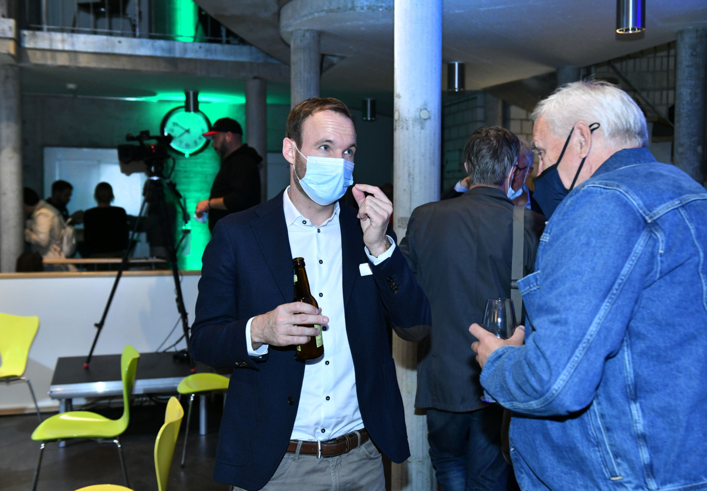 Medienbilder, Noah Heynen, CEO und Co-Gründer Helion, im Gespräch mit Walter Steinmann, ehemaliger Direktor Bundesamt für Energie BFE © Copyright Pino Covino| Digitale Medienmappe «cleantechLAB – Neuer Startup Inkubator für die Welt von morgen», Fankhauser Arealentwicklungen AG