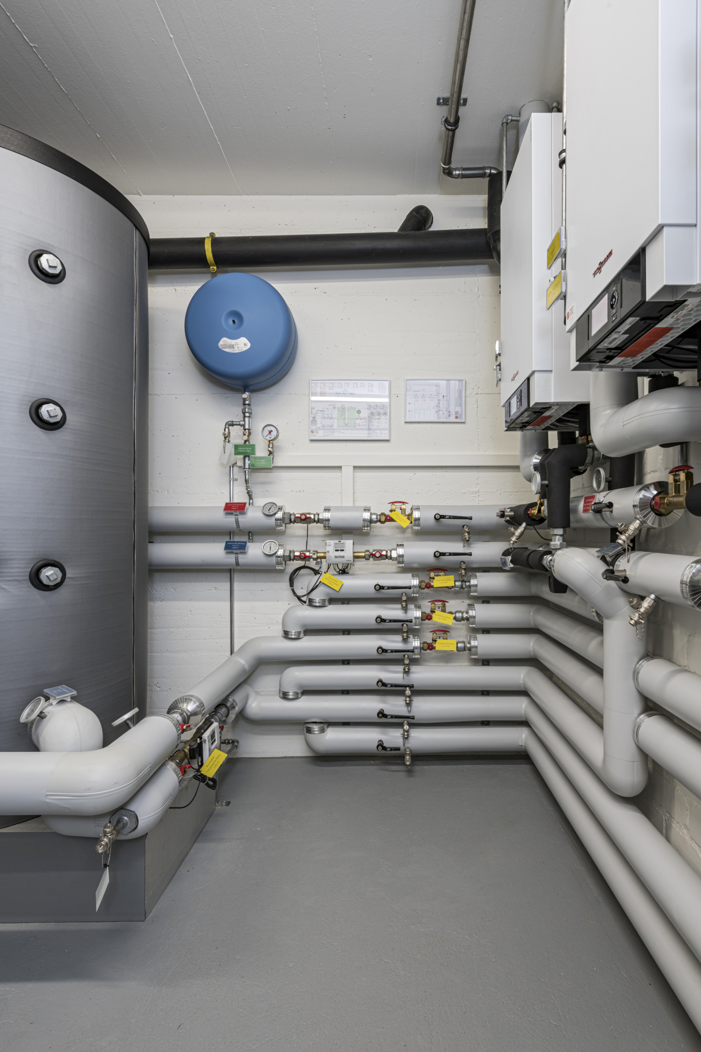 Ob in Wohnbauten, im Büro- und Gewerbebereich oder sogar für Industrieprozesse:  Das Förderprogramm ohne Maximalbetrag schliesst Förderlücken. © Copyright Kathrin Schulthess| Digitale Medienmappe «Neu auch für Wärmepumpen: Einheitliche, schweizweite Klimaprämie für den Ersatz von Öl- und Gasheizungen», Energie Zukunft Schweiz AG