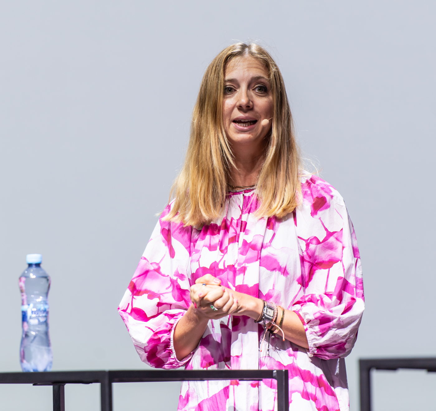 Pictures of the opening event, Arianna Elena Maschietto, Director of Plug and Play, discusses the promotion of innovative ideas and technologies and the exchange between industrial companies and tech start-ups. © Copyright | Digitale Medienmappe «Official opening of uptownBasel, the international competence centre for Industry 4.0», uptownBasel