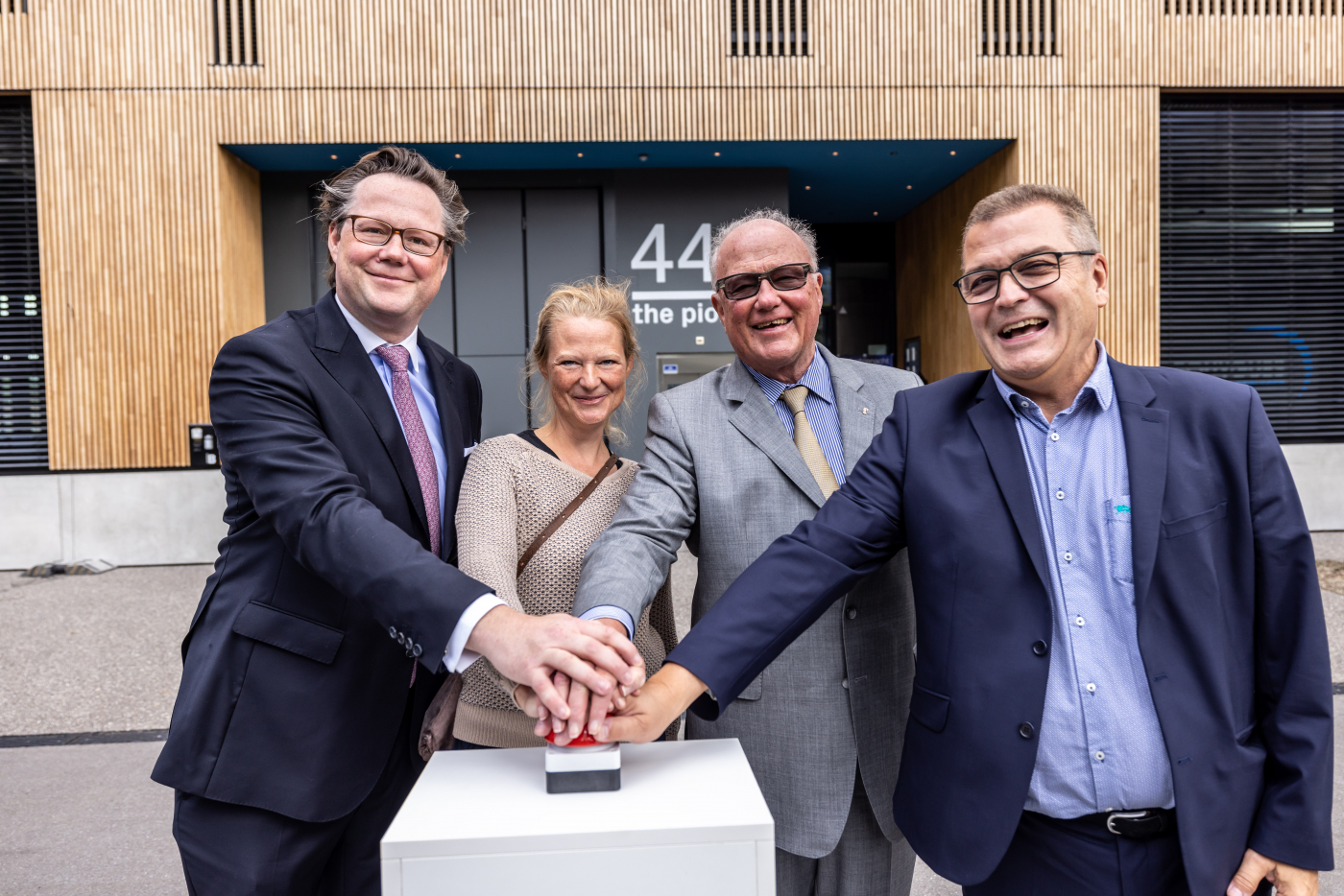 Pictures of the opening event, Dr. Thomas Staehelin and family officially open the comptence centre uptownBasel, together with site developer Hans-Jörg Fankhauser. © Copyright | Digitale Medienmappe «Official opening of uptownBasel, the international competence centre for Industry 4.0», uptownBasel