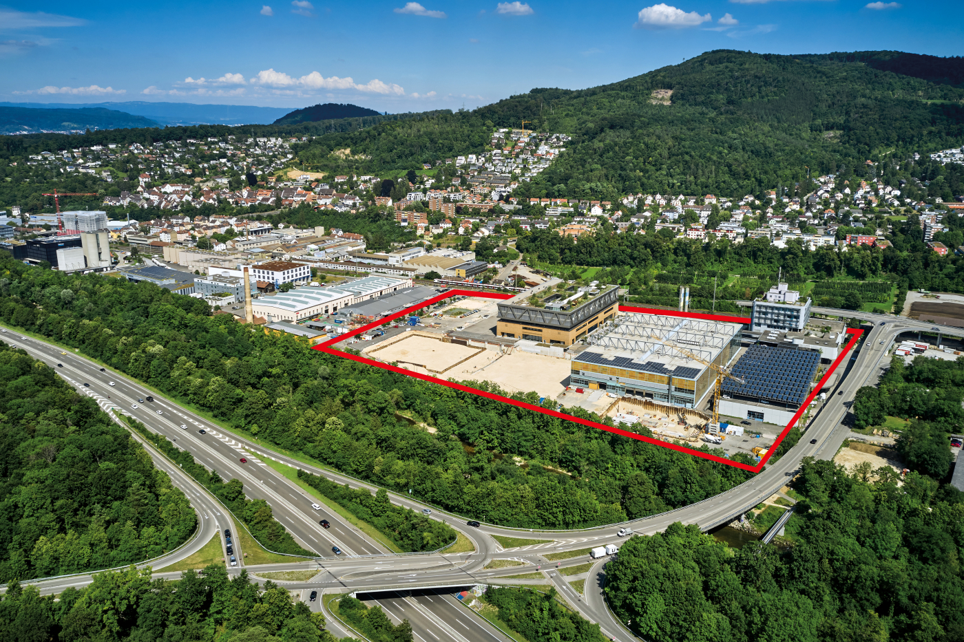 Fotos vom Areal, uptownBasel ist ein internationales Kompetenzzentrum für Industrie 4.0. Innerhalb der nächsten 10 Jahre entstehen auf über 70'000 Quadratmetern neun Gebäude für 50 internationale Unternehmen und rund 2’500 Arbeitsplätze. © Copyright | Digitale Medienmappe «Offizielle Eröffnung von uptownBasel, dem internationalen Kompetenzzentrum für Industrie 4.0», uptownBasel