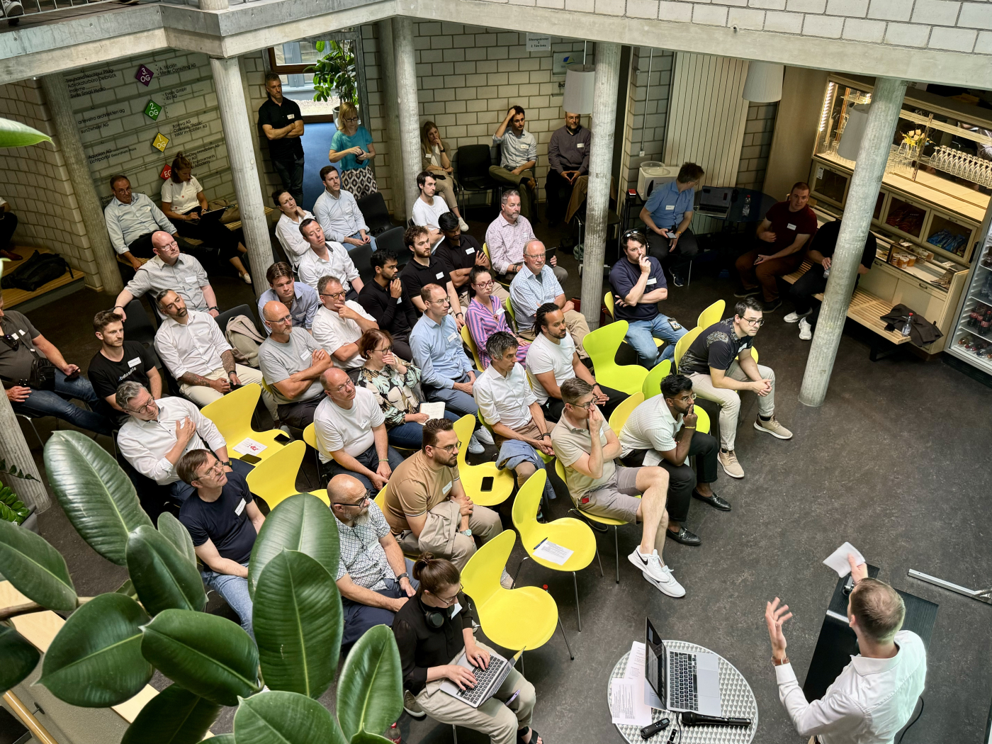 Bilder vom Netzwerkanlass,  © Copyright | Digitale Medienmappe «KI Praxis-Check: Startup Academy Baselland lädt zum Netzwerkanlass ein», Startup Academy Baselland