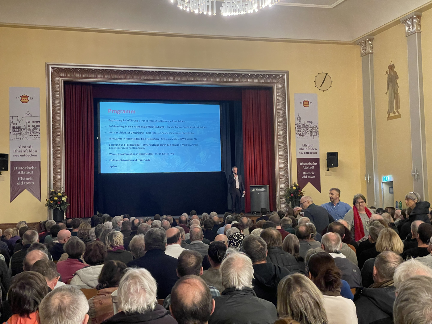 Medienbilder, Der Einladung zum Informationsanlass der Stadt Rheinfelden, AEW Energie AG und IWB sind über 350 Personen gefolgt . © Copyright | Digitale Medienmappe «Rheinfelden auf dem Weg in eine nachhaltige Wärmezukunft», Stadt Rheinfelden