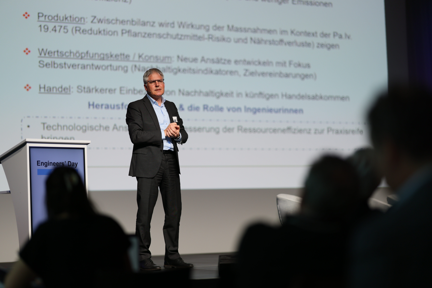 Medienbilder, Christian Hofer, Direktor des Bundesamtes für Landwirtschaft, gab in seinem Referat Einblicke in die Agrarpolitik und Ziele des Bundes. © Copyright Nicolas Zonvi| Digitale Medienmappe «Engineers’ Day 2025: Ingenieur:innen für eine nachhaltige Zukunft der Schweiz», Engineers' Day