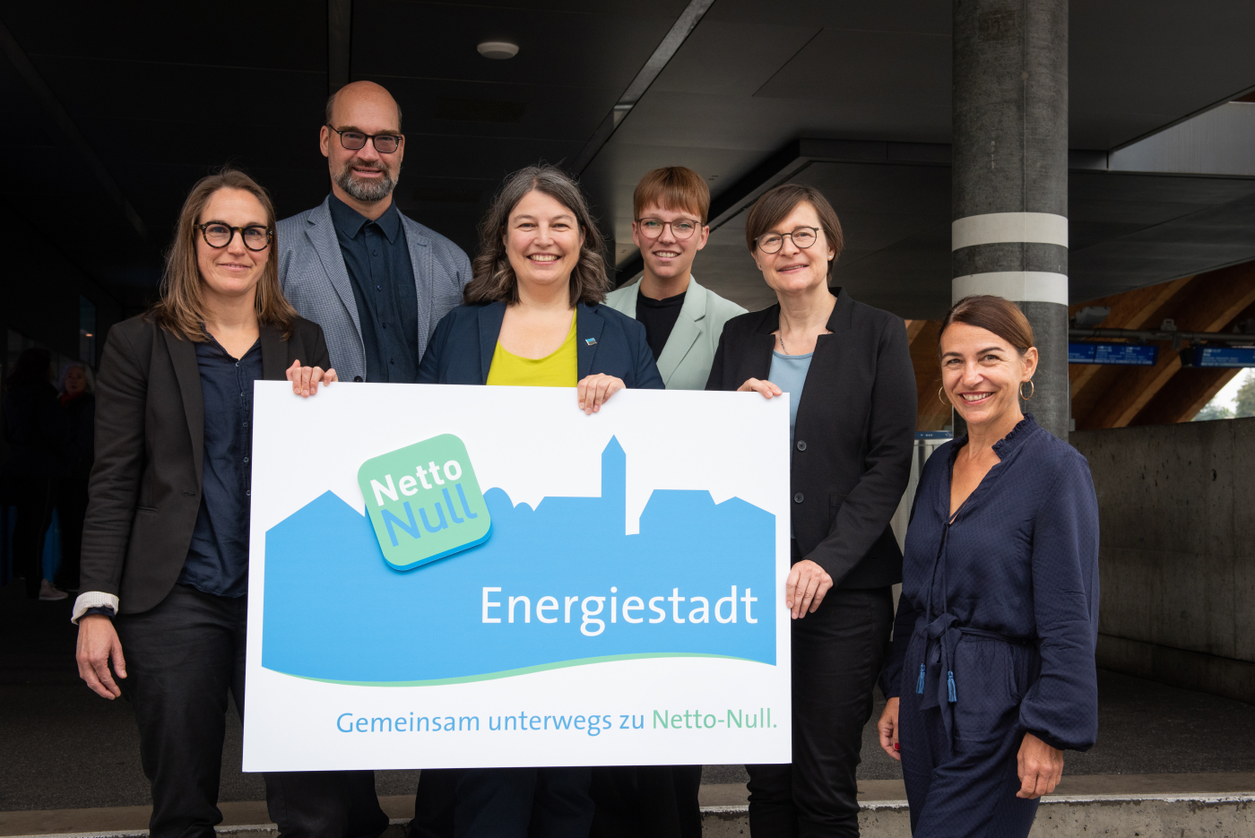 Images médias, Unir les forces en direction du Zéro Net. Daphne Rüfenacht Union d. villes suisses, Kurt Aufdereggen Canton de Berne, Maren Kornmann Association Cité de l’énergie, Maude Schreyer-Gonthier Association des communes suisse, Katrin Bernath Association Cité de l’énergie, Andrea de Meuron Ville de Thoune © Copyright Trägerverein Energiestadt| Digitale Medienmappe «Zéro net d’ici 2050 : les Cités de l’énergie exigent et encouragent une action ciblée à tous les niveaux», Trägerverein Energiestadt