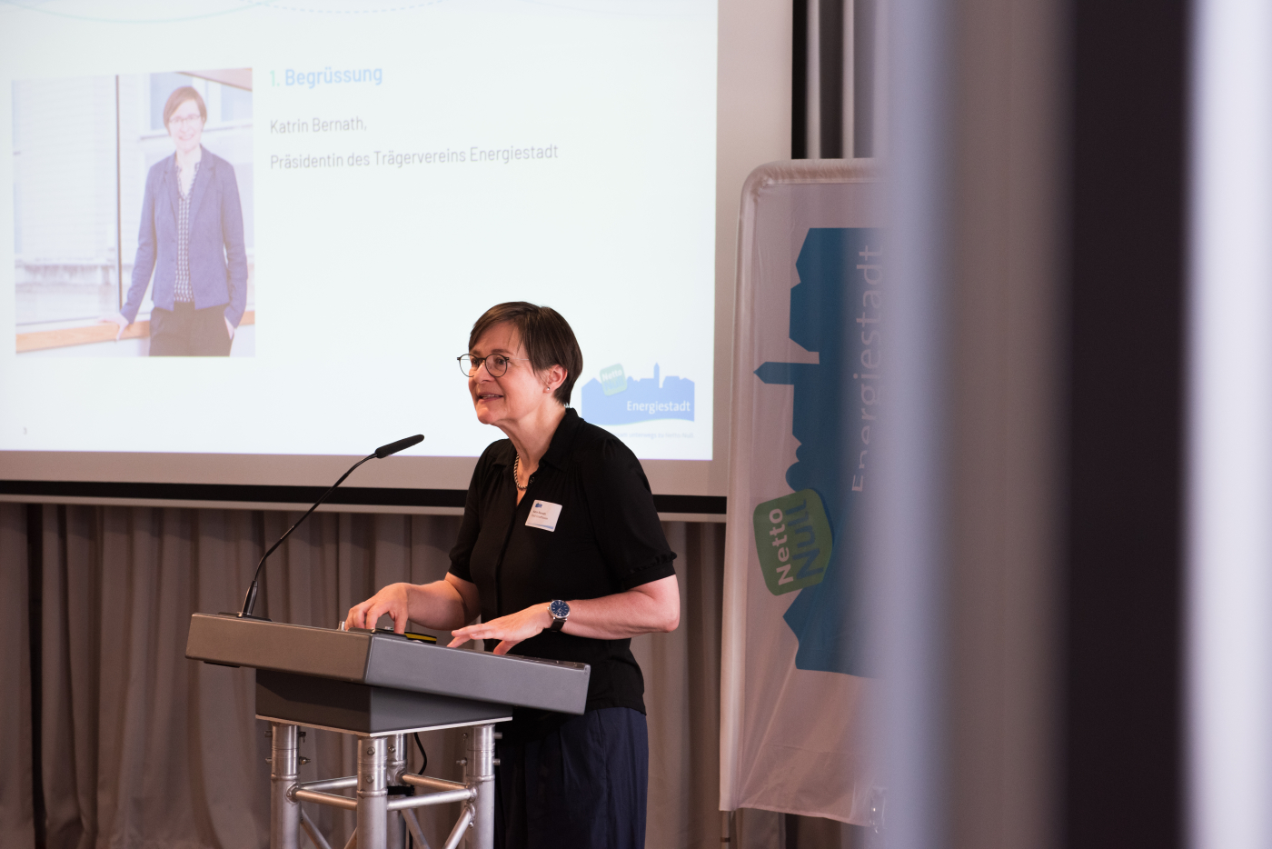Medienbilder, Katrin Bernath, Präsidentin des Trägervereins Energiestadt. © Copyright Trägerverein Energiestadt| Digitale Medienmappe «Netto-Null bis 2050: Energiestadt fordert und fördert zielgerichtetes Handeln auf allen Ebenen», Trägerverein Energiestadt