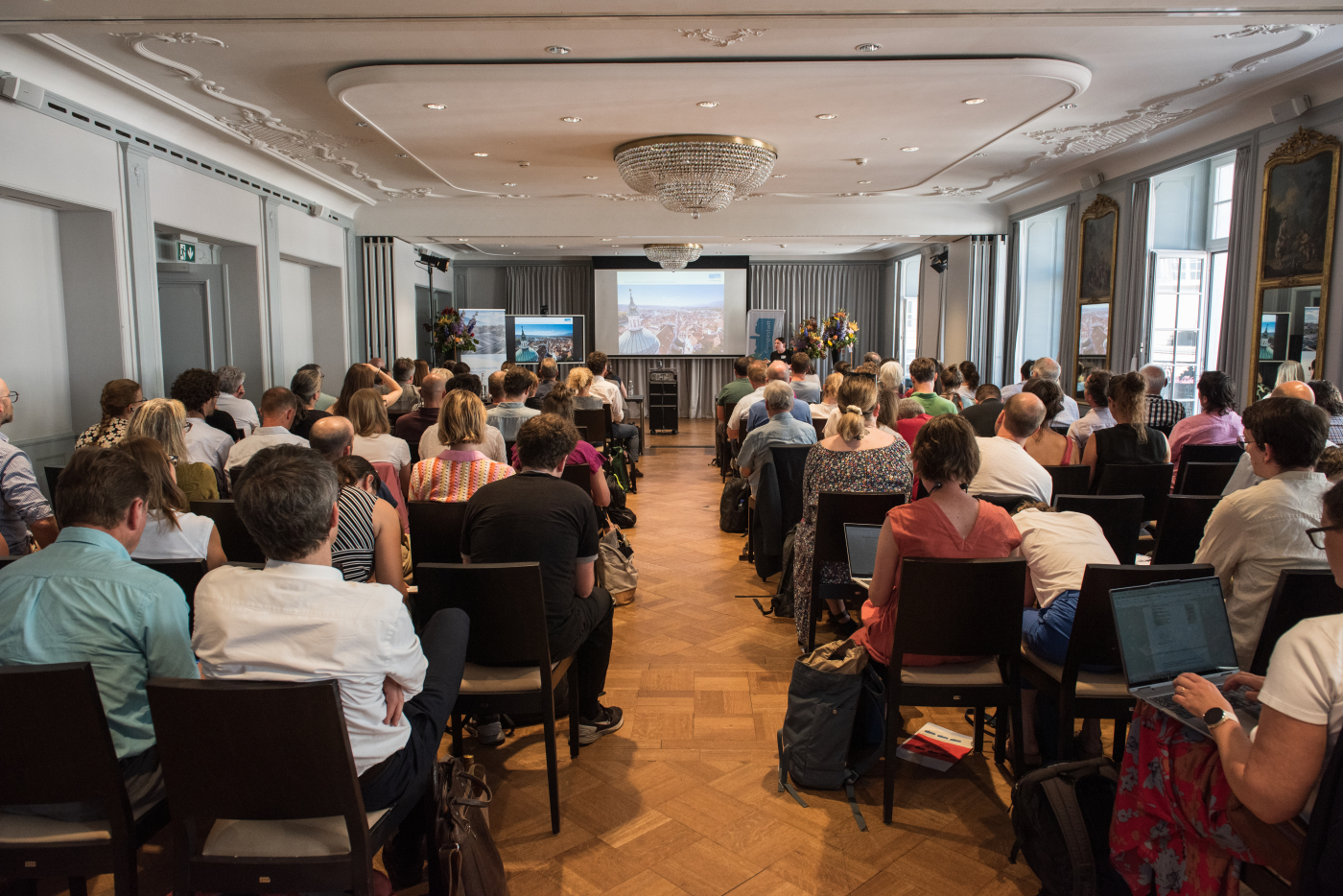 Medienbilder, Referat von Lea Wälti, Abteilung Energie Stadt Solothurn. © Copyright Trägerverein Energiestadt| Digitale Medienmappe «Netto-Null bis 2050: Energiestadt fordert und fördert zielgerichtetes Handeln auf allen Ebenen», Trägerverein Energiestadt