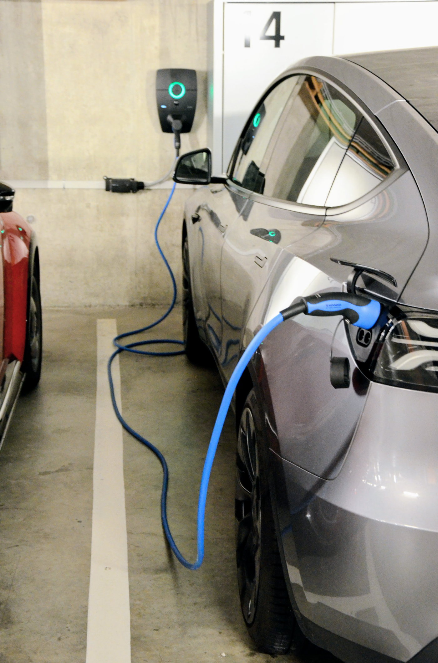 Smartes Energie- und Lastenmanagement für die E-Mobilität. © Copyright | Digitale Medienmappe «In 25 Jahren vom Nischenthema zur Schlüsseltechnologie der Energiewende», ennovatis Schweiz AG