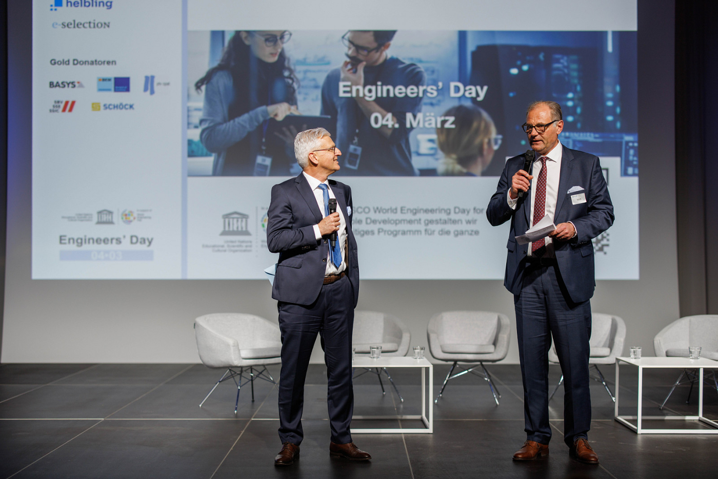 Images, Les deux co-initiateurs de l’Engineers’ Day – Christian Vils et Daniel Löhr – ont accueilli les quelque 200 invités lors de l’événement de réseautage à la FHNW à Muttenz. © Copyright Engineers' Day| Digitale Medienmappe «Les métiers clés de l’avenir à l’Engineers‘ Day 2026 : participez et montrez la diversité !», Engineers' Day