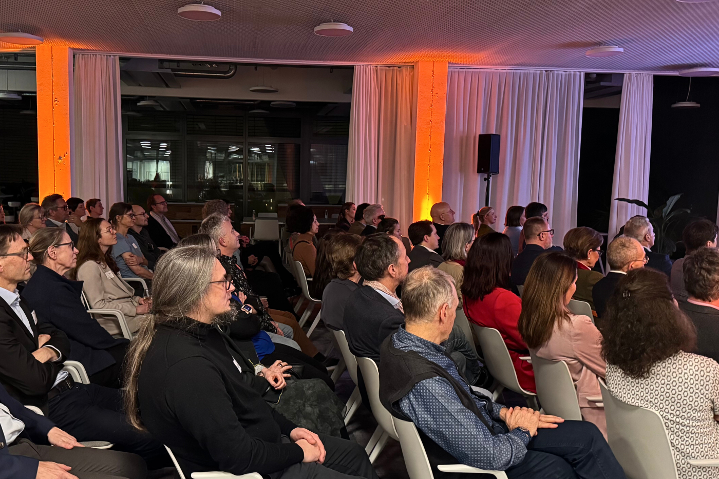 Fotos, Filmpremiere: Hat Zukunft Herkunft? © Copyright IEU| Digitale Medienmappe «Hat Zukunft Herkunft? Ein Abend zwischen Geschichte, Unternehmergeist und Zukunftsvision», uptownBasel