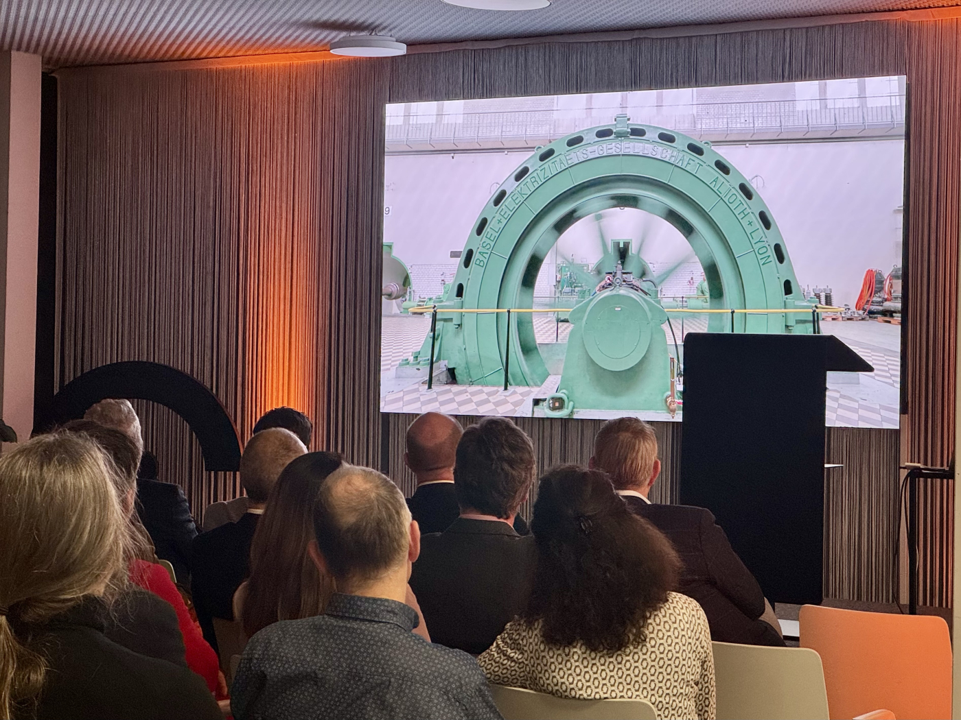 Fotos, Filmpremiere: Hat Zukunft Herkunft? © Copyright IEU| Digitale Medienmappe «Hat Zukunft Herkunft? Ein Abend zwischen Geschichte, Unternehmergeist und Zukunftsvision», uptownBasel