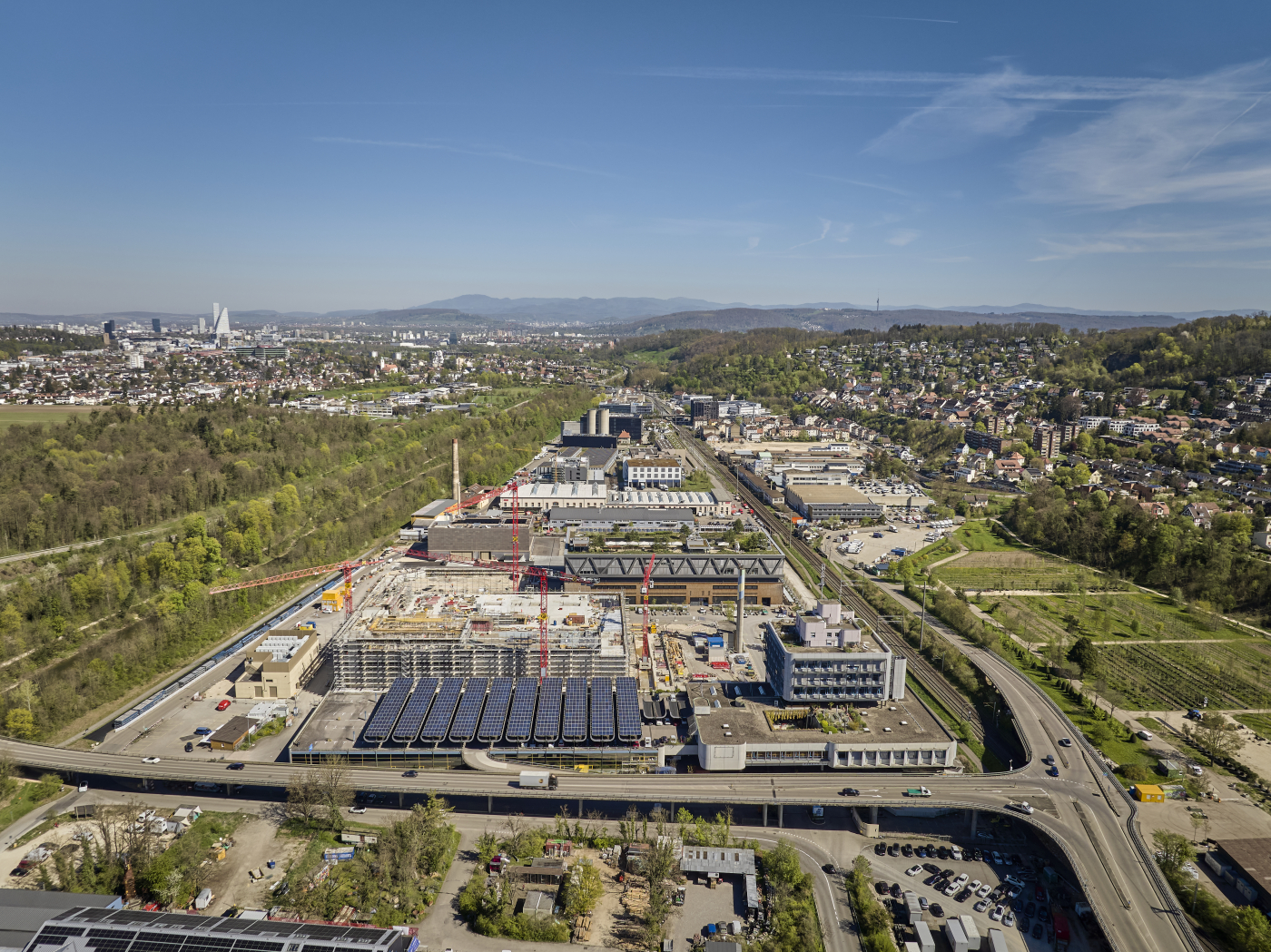 Bilder zum Innovationscampus uptownBasel, Mit der Inbetriebnahme des AI-Supercomputers wächst uptownBasel als Innovationscampus für
Technologien, die die Industrie von morgen prägen. © Copyright uptownBasel| Digitale Medienmappe «Leistungsfähigster kommerzieller AI-Supercomputer der Schweiz in uptownBasel in Betrieb genommen», uptownBasel